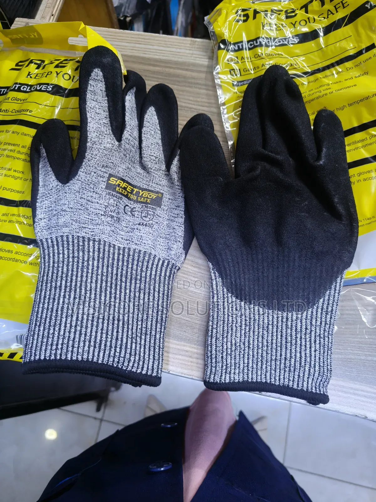 Anti Cut Resistant Gloves