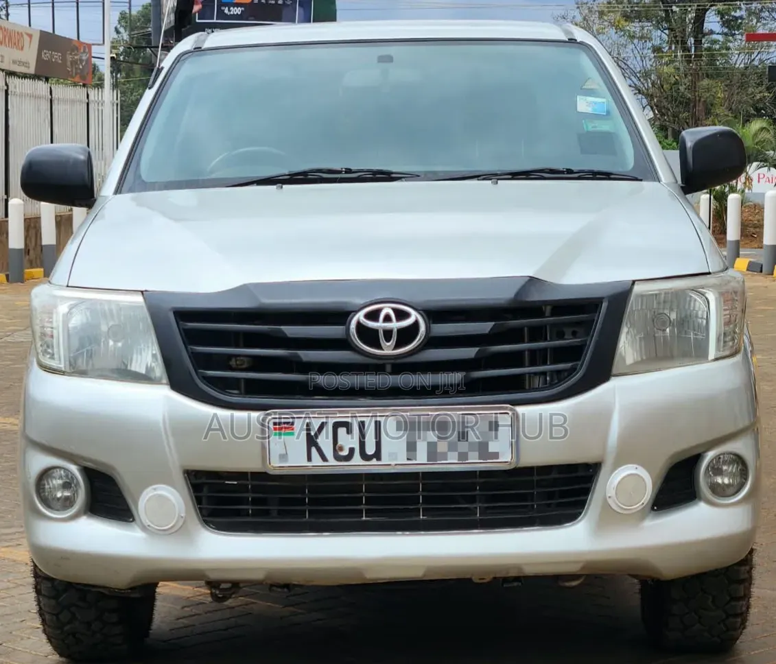 Toyota Hilux 2.5 D-4D 4X4 SRX 2012 Beige