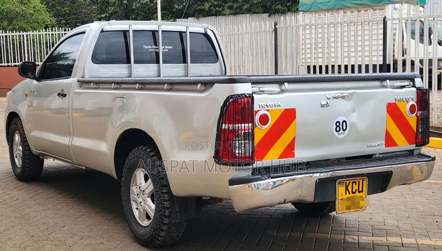 Toyota Hilux 2.5 D-4D 4X4 SRX 2012 Beige