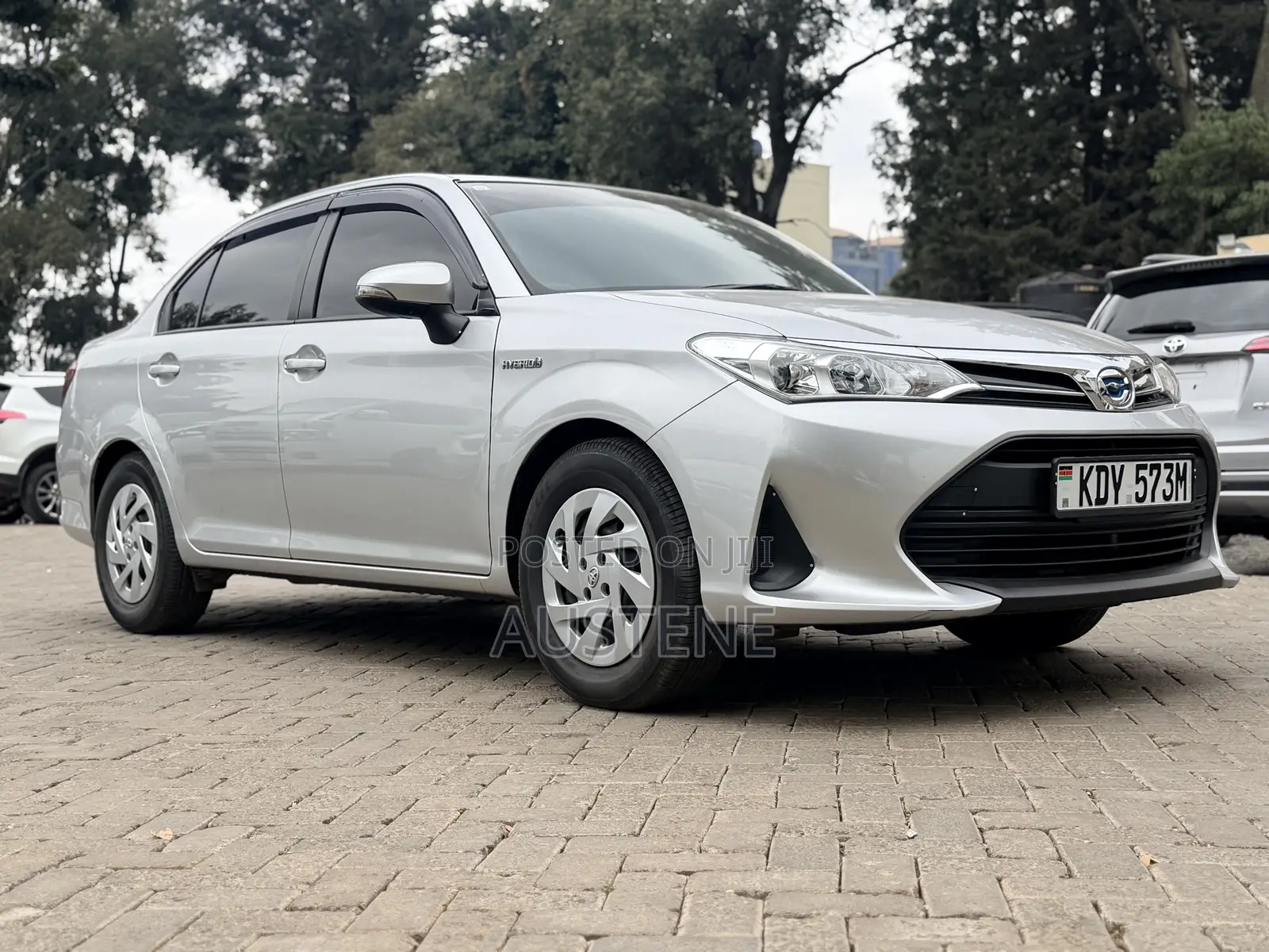 Toyota Axio 1.5 Hybrid 2WD 2019 Silver