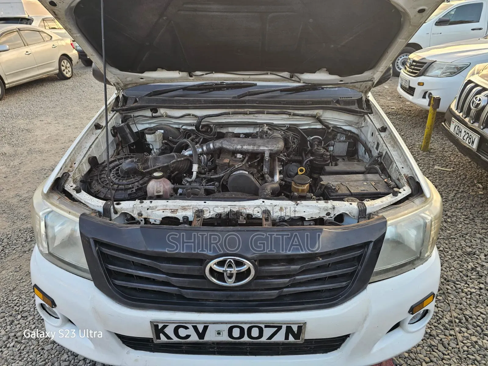 Toyota Hilux 2012 White
