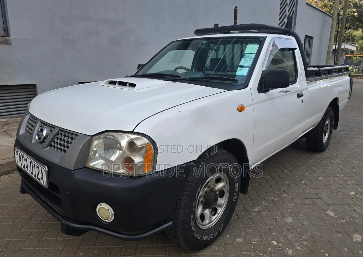 Nissan Hardbody 2013 White