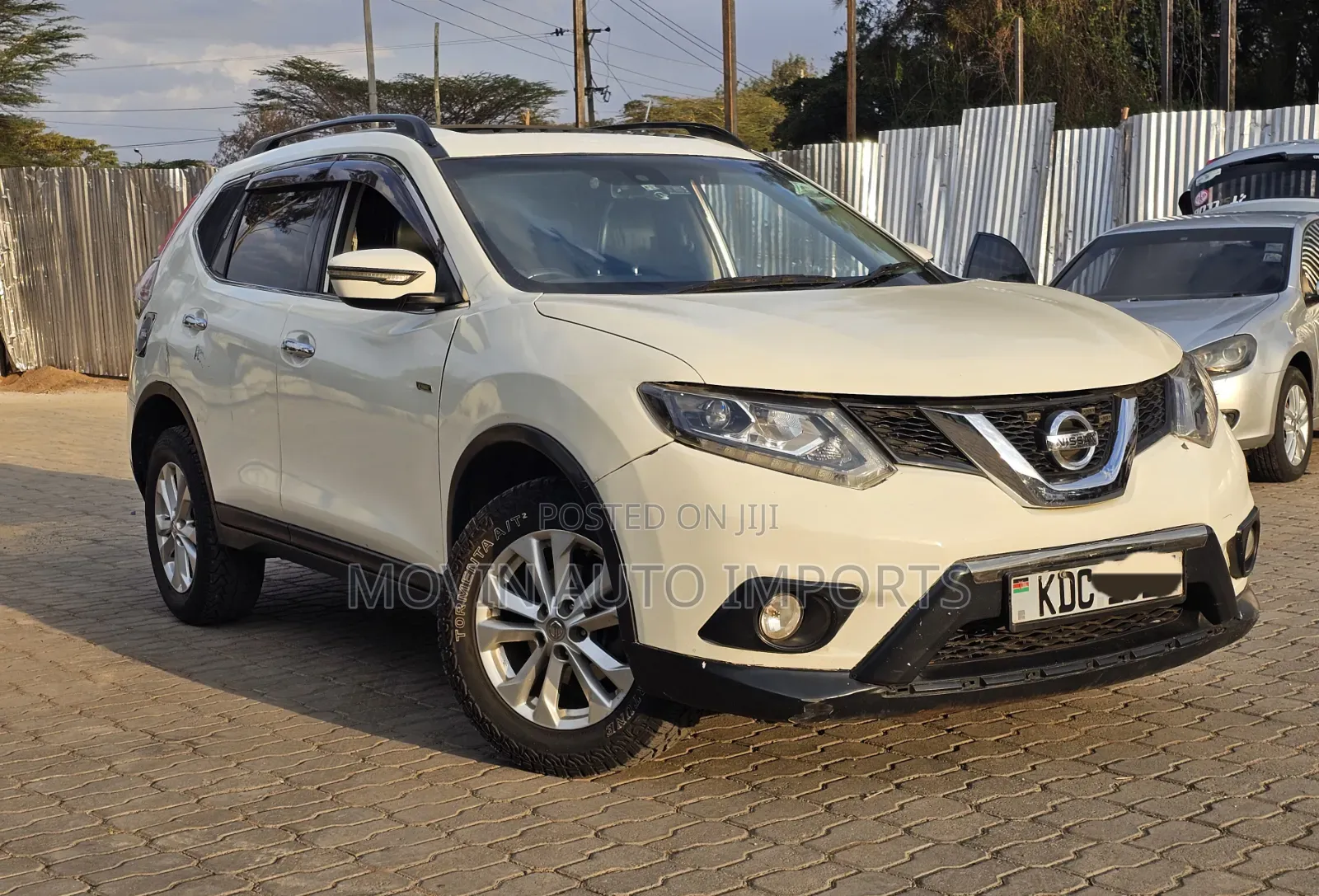 Nissan X-Trail 2.0 Petrol FWD 2014 White