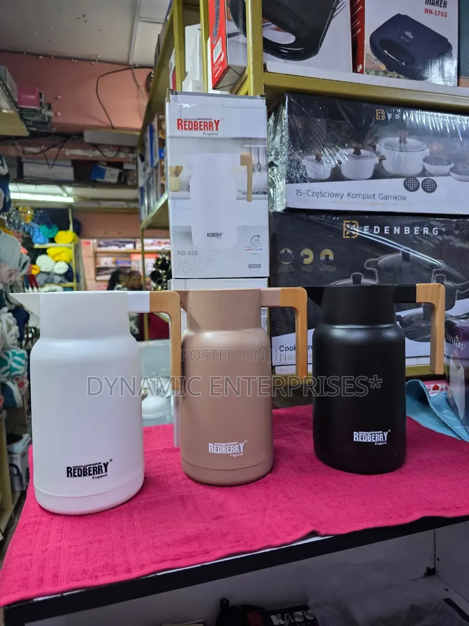 New Model 🔥🔥
Redberry Flask With a Bamboo Handle
Size -1Ltr