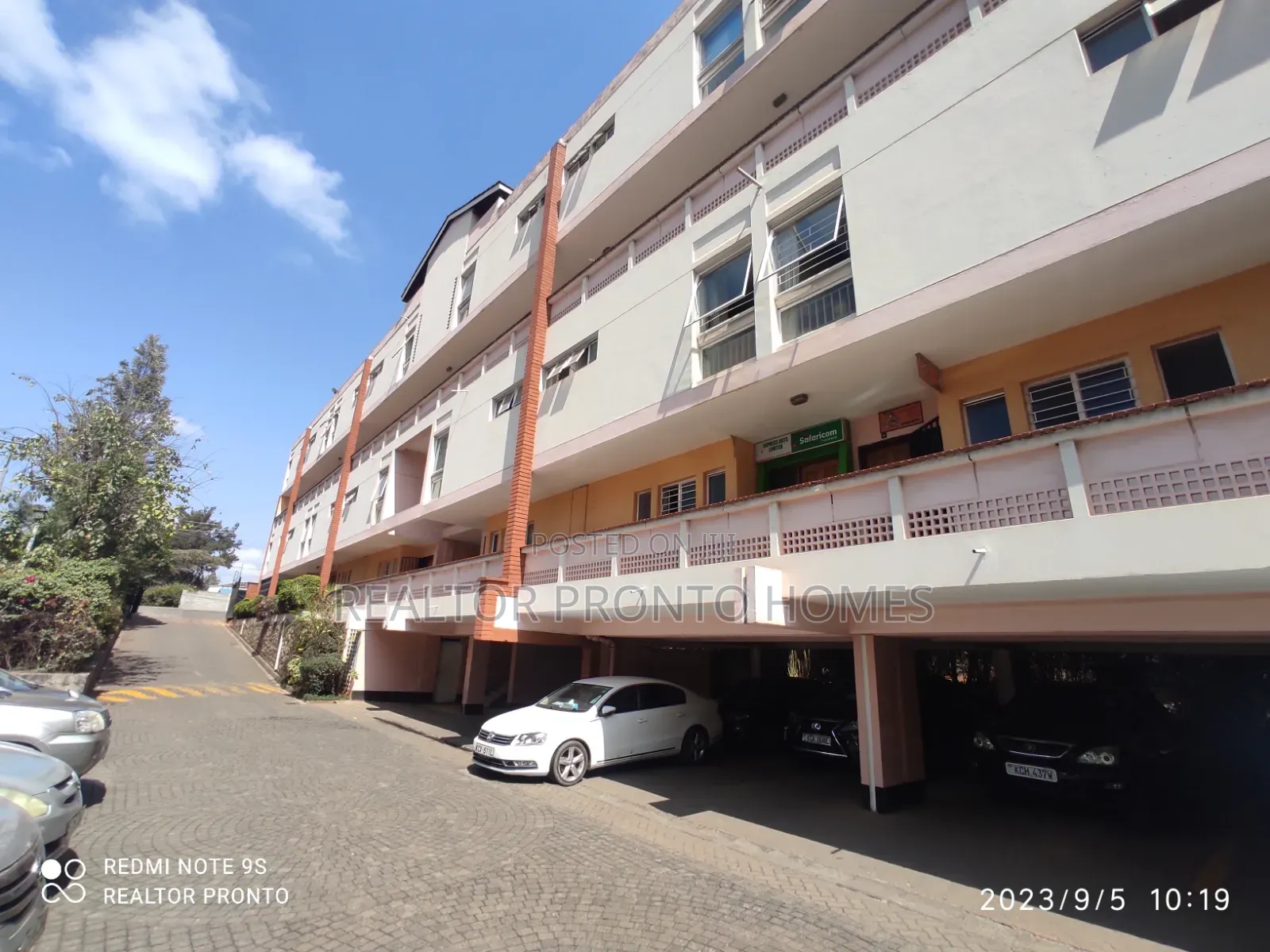 Commercial 3 Bedrooms Duplex Apartment