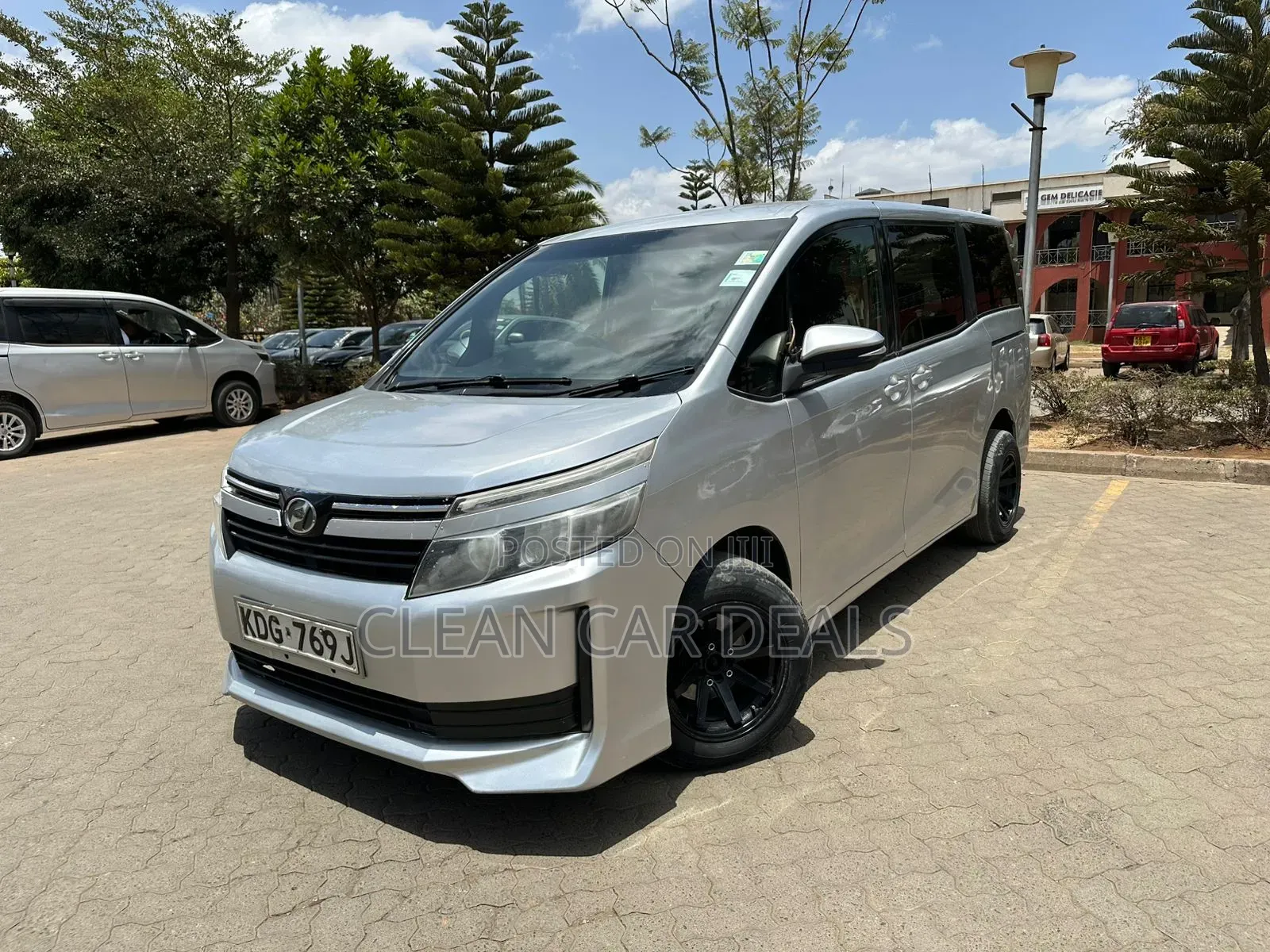 Toyota Voxy 2015 Silver
