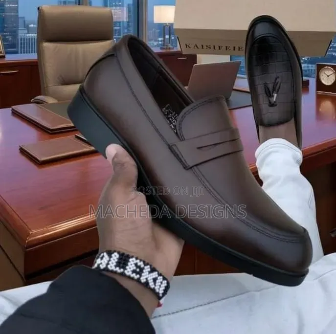 Laceless Officials Sizes 40-45