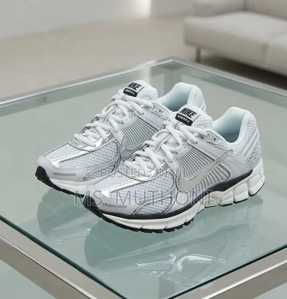 Nike Photon Dust/Metallic Silver" Vomero Size 40-45