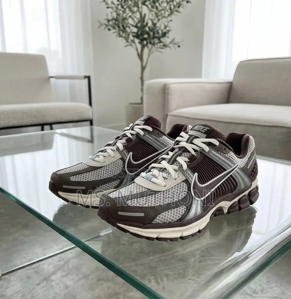Nike Zoom Vomero 5 'Earth Fossil' Sneaker