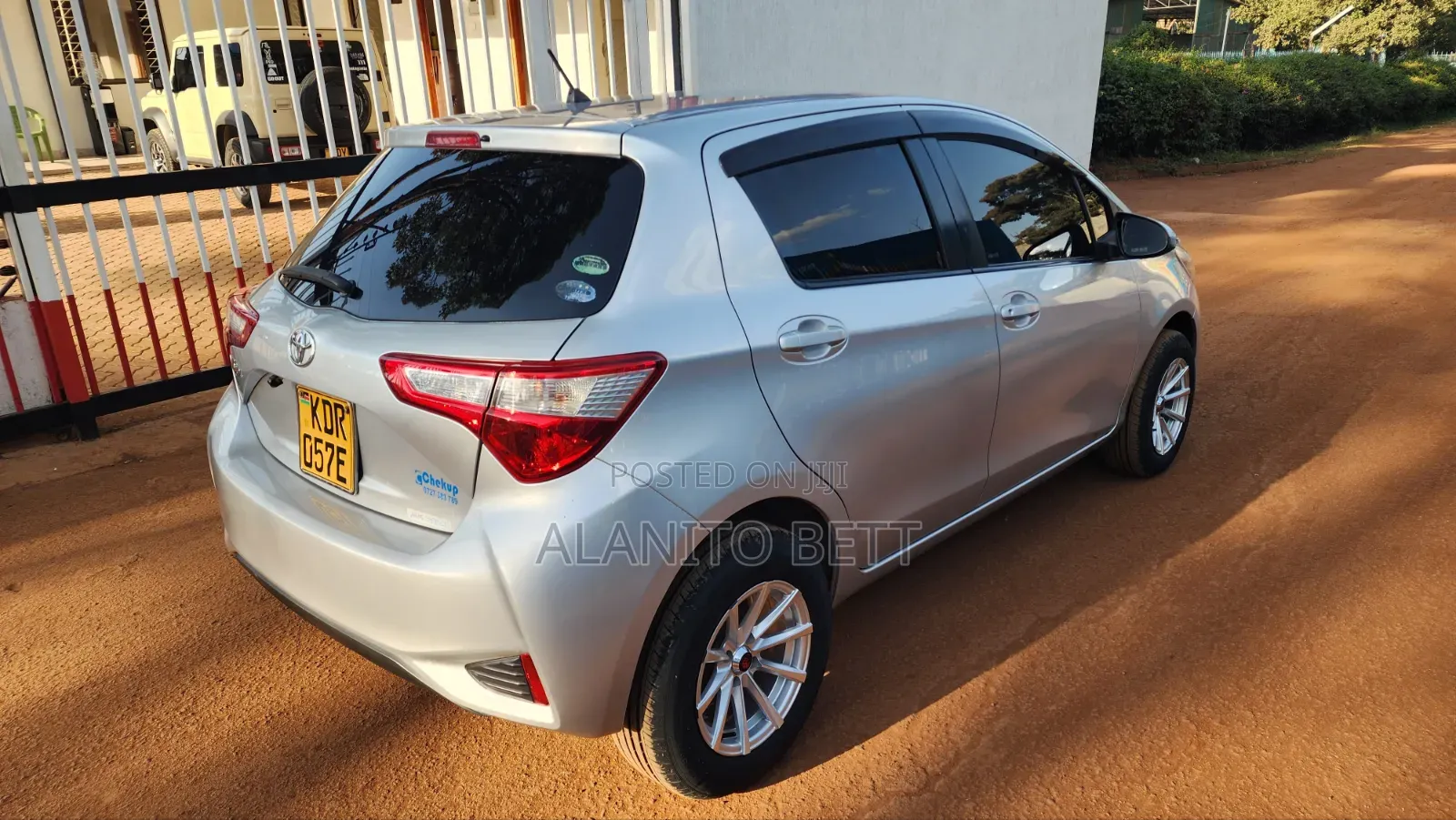 Toyota Vitz 1.3 FWD 5dr 2018 Silver