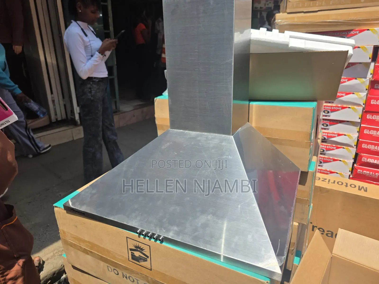 Hisense 90cm Cooker Hood With Pyramid Chimney