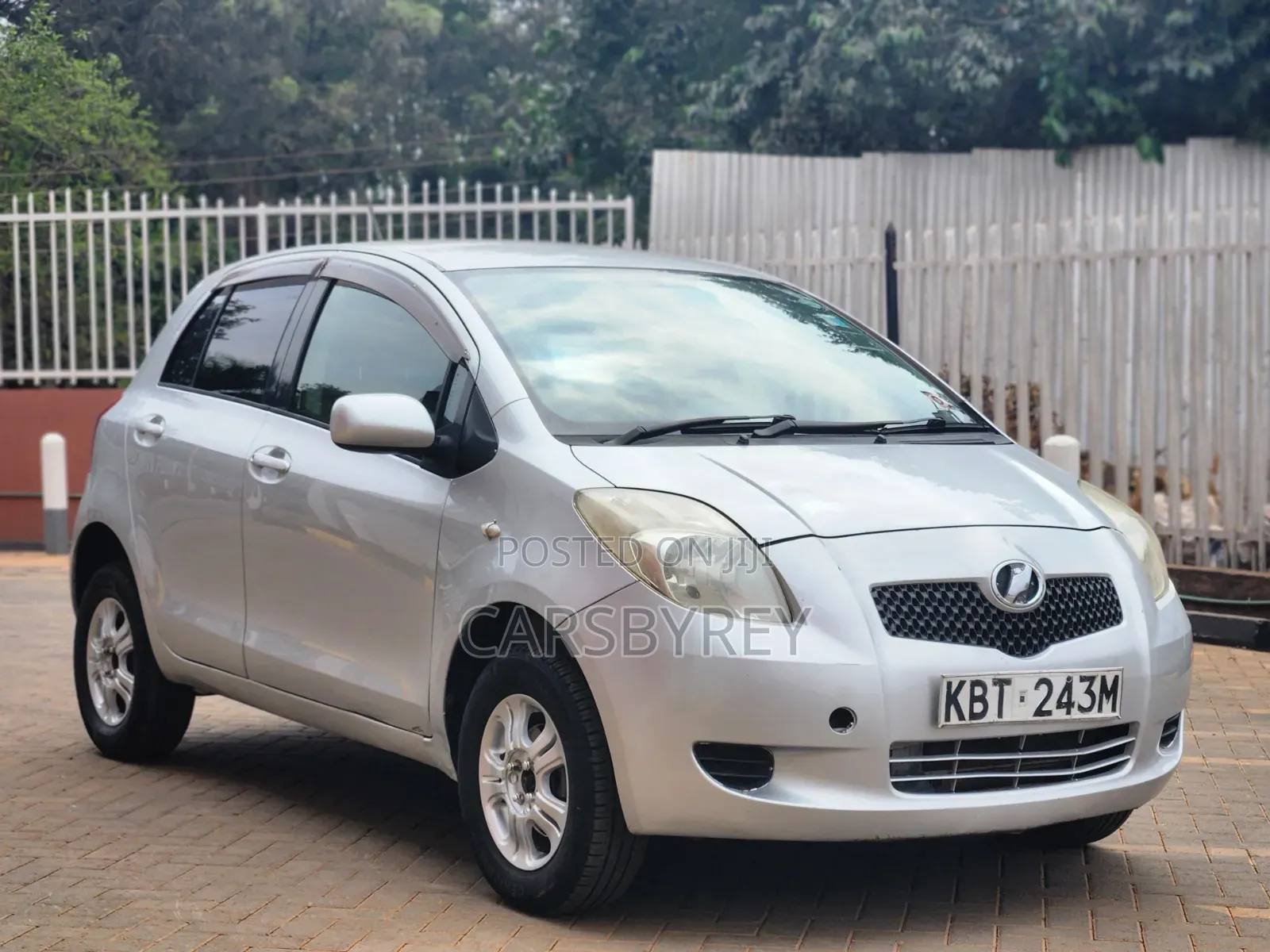 Toyota Vitz 2005 Silver