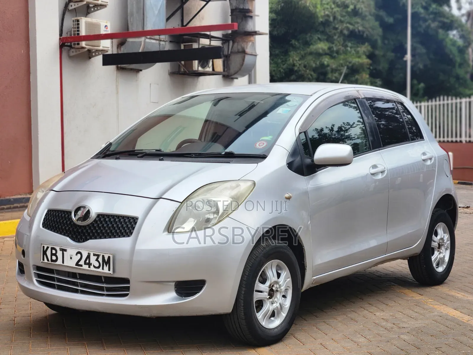Toyota Vitz 2005 Silver