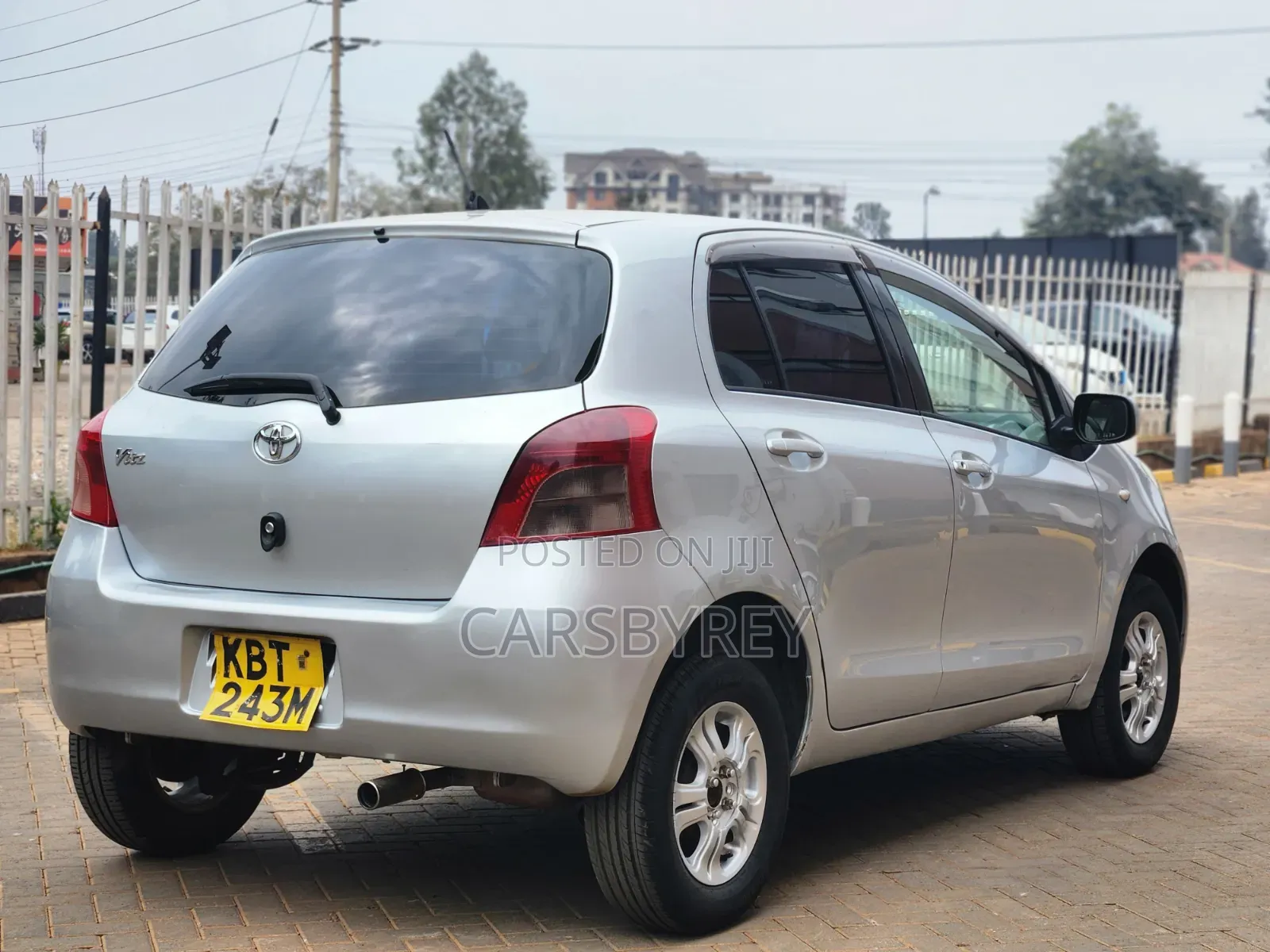 Toyota Vitz 2005 Silver