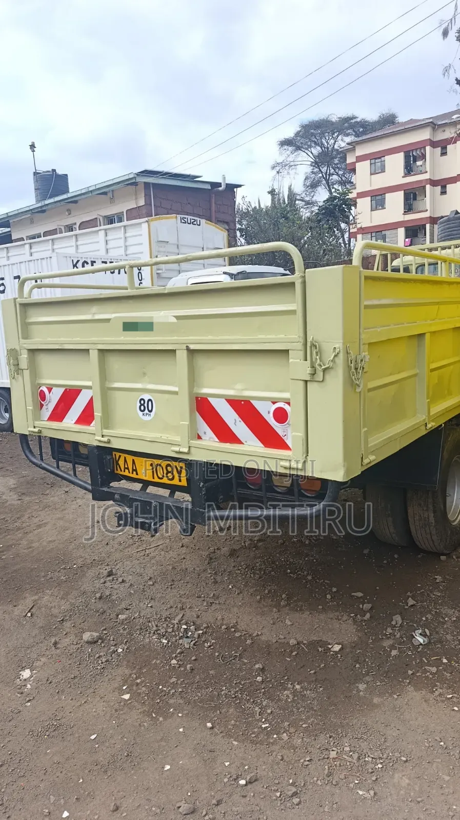 Mistubishi FH 100 1990 Yellow