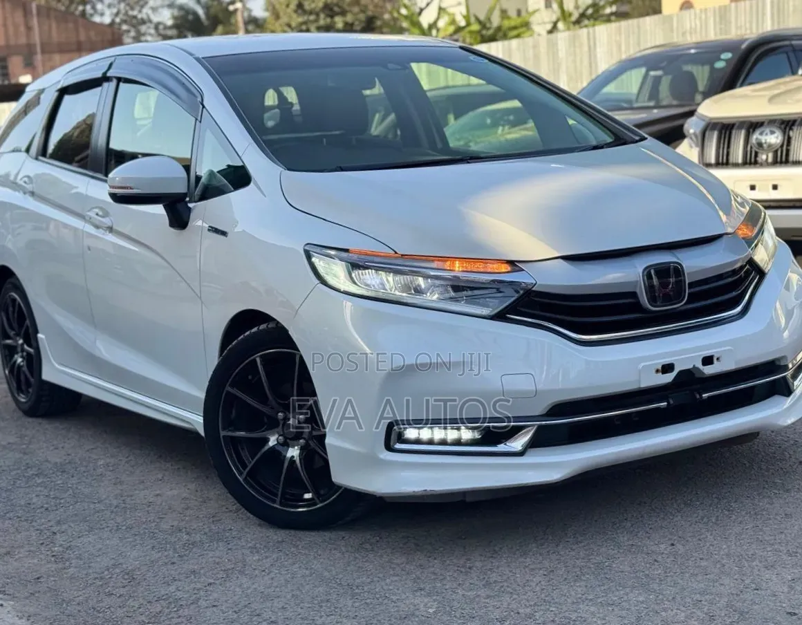 Honda Fit Shuttle 2019 White
