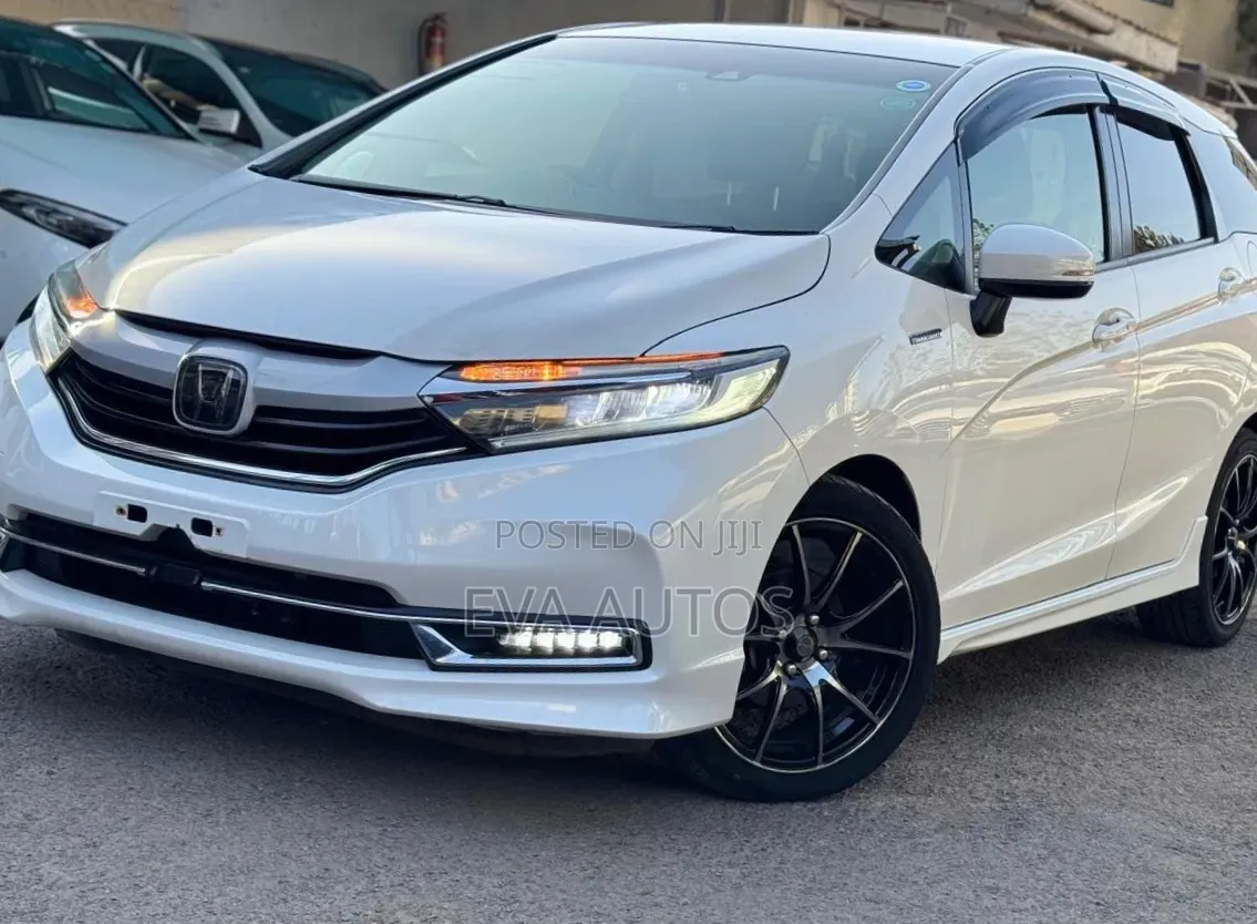 Honda Fit Shuttle 2019 White