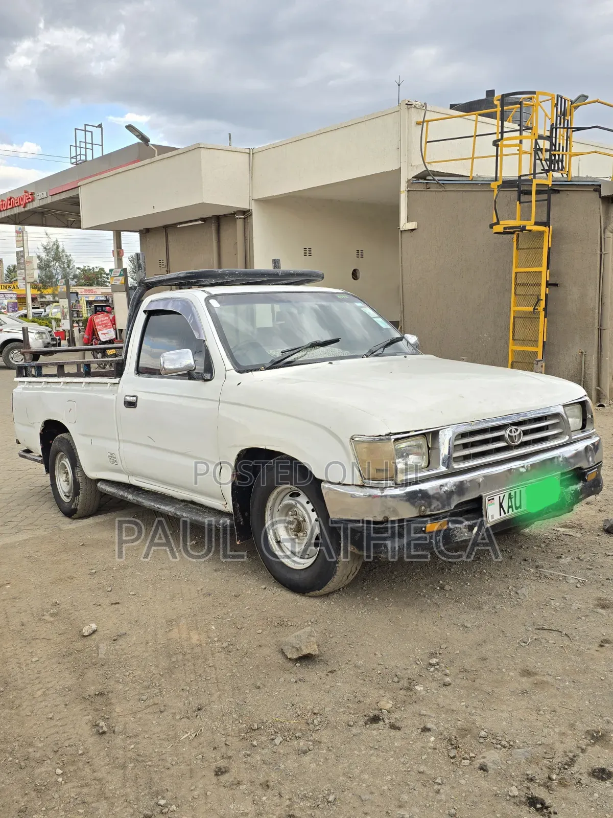 Toyota Hilux 2000 White