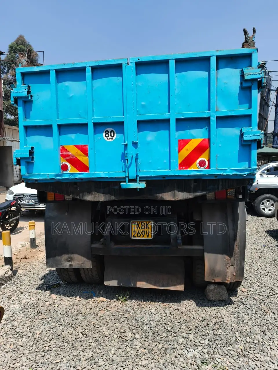 Isuzu Truck 2002 White