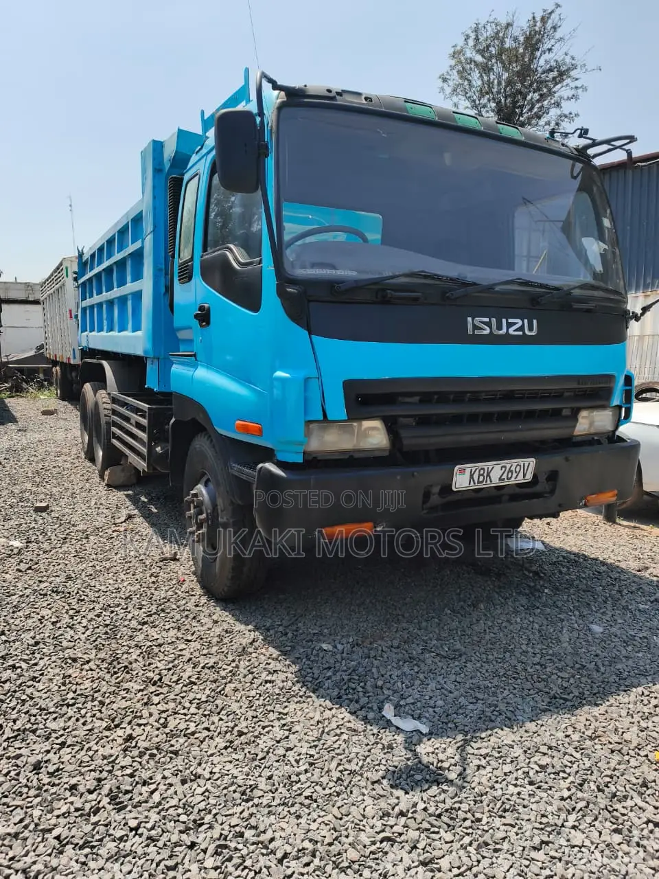 Isuzu Truck 2002 White
