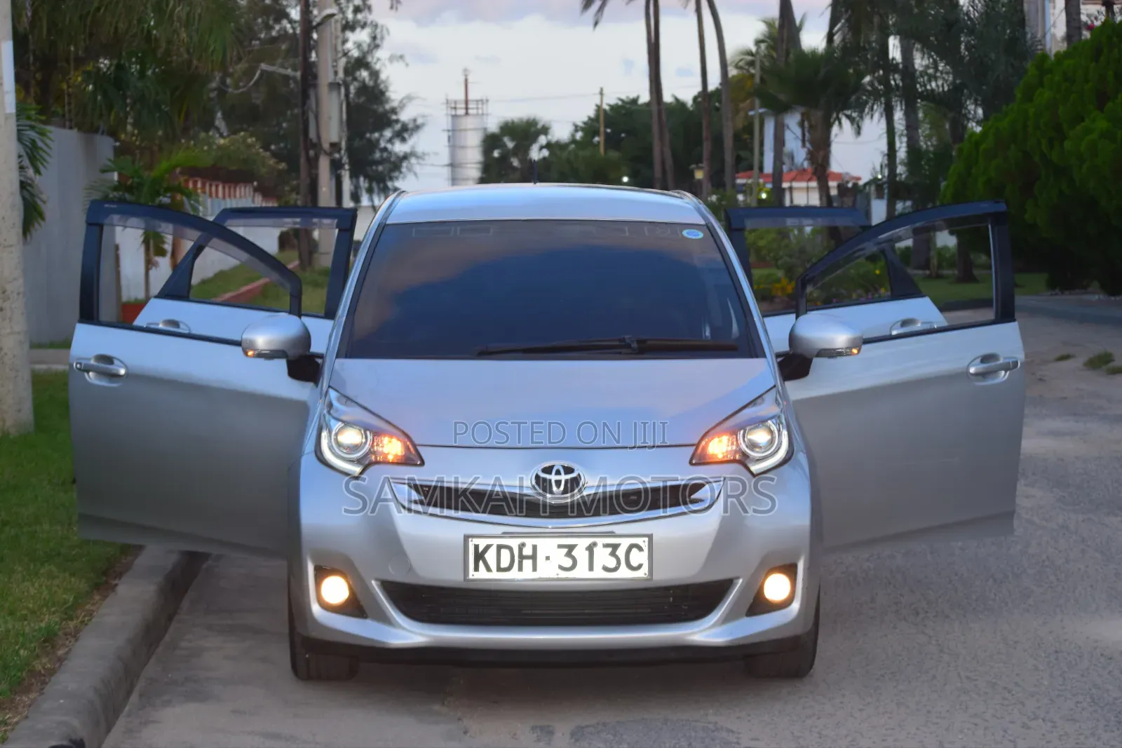 Toyota Ractis 2016 Silver