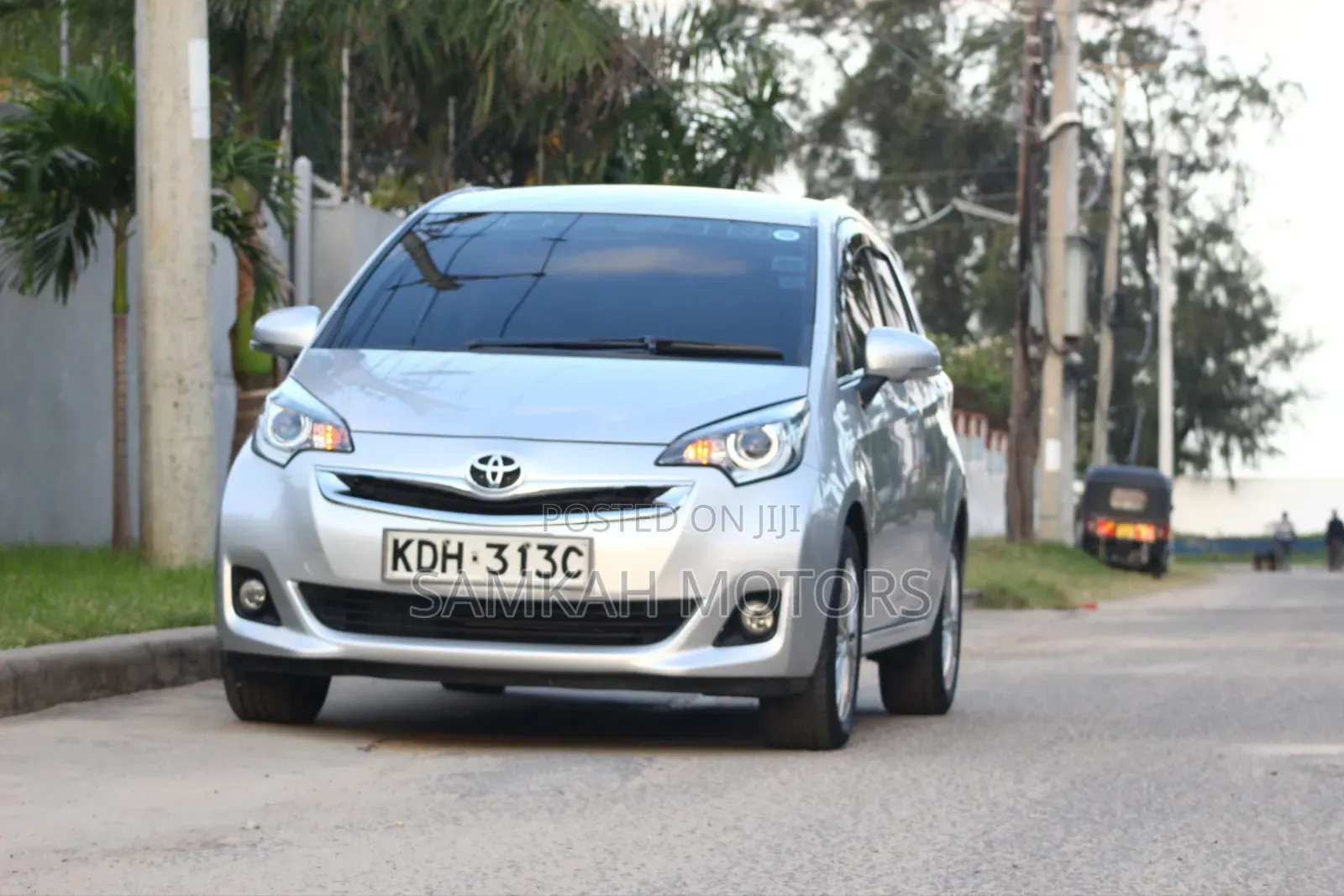 Toyota Ractis 2016 Silver