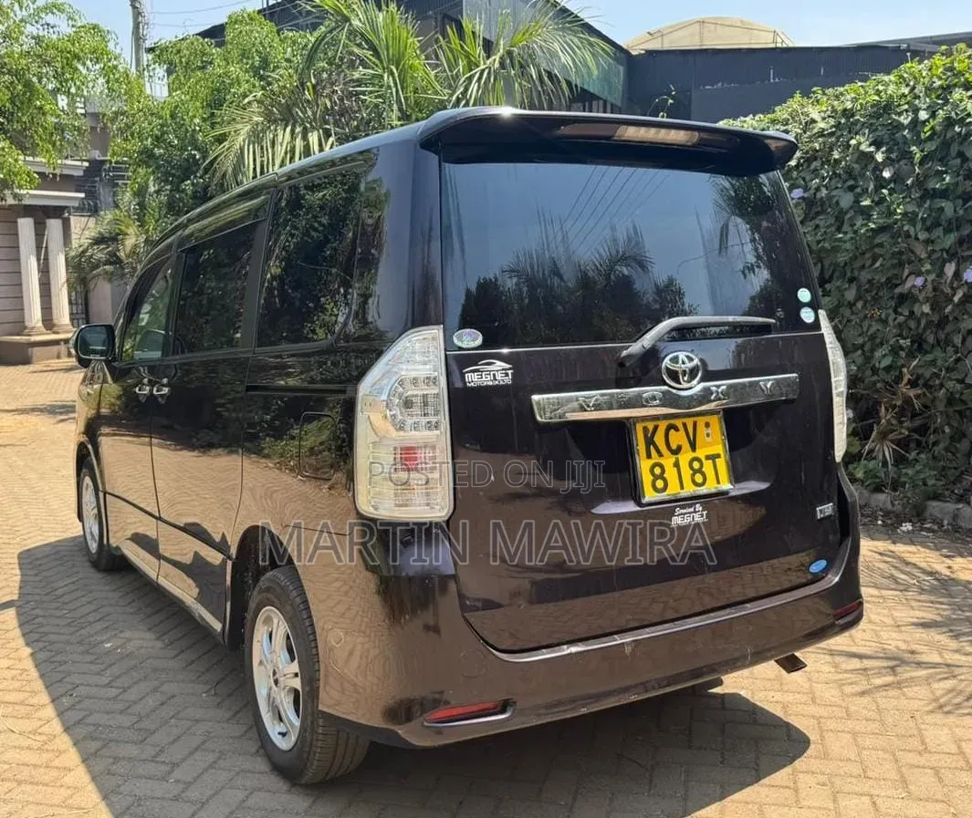 Toyota Voxy 2013 Maroon
