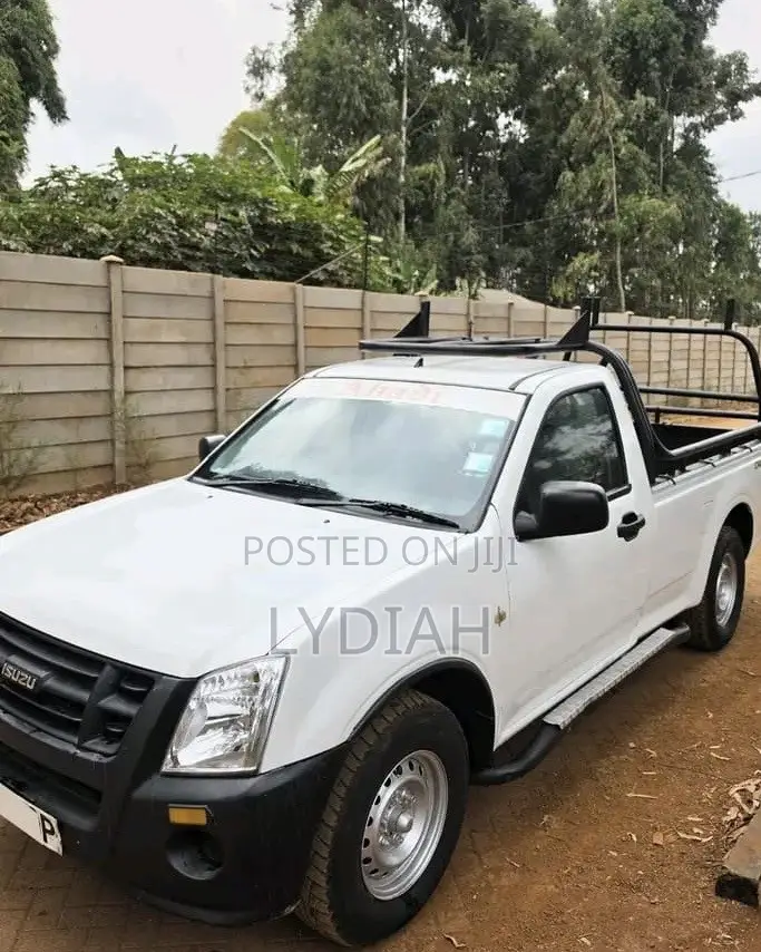 Isuzu D-MAX 2012 White