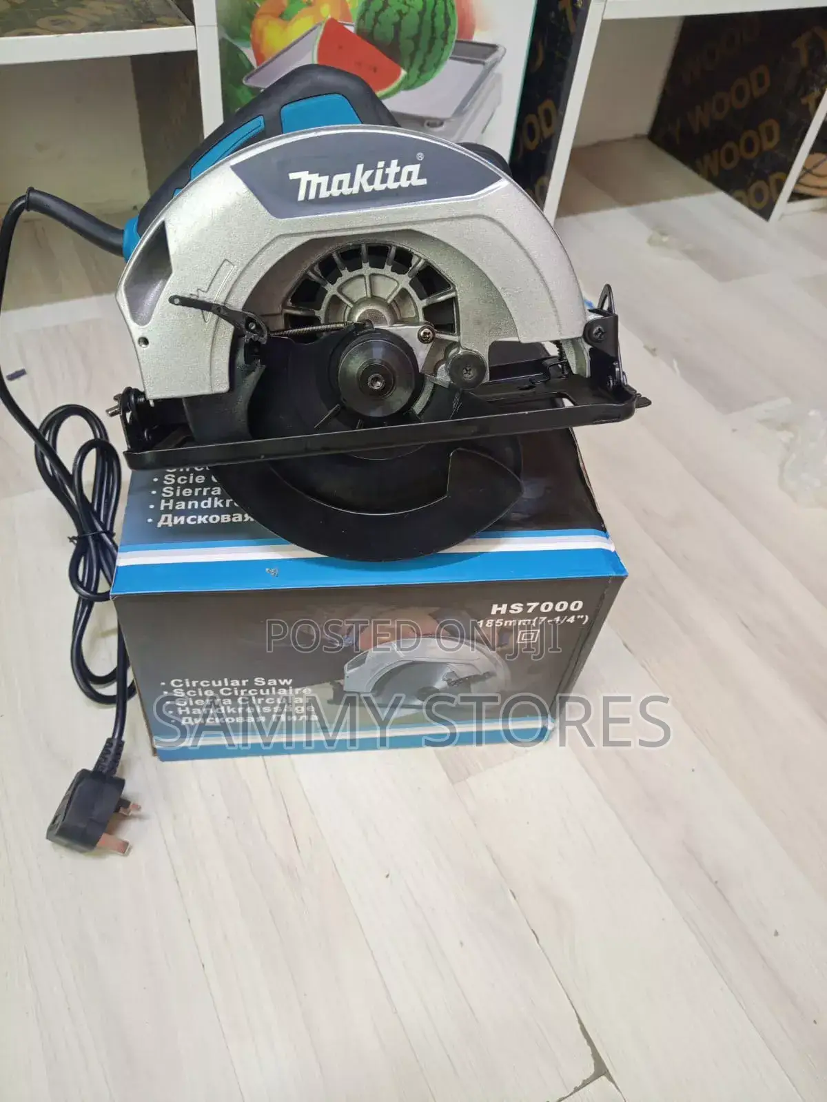 Makita Powerful Handheld Circular Saw