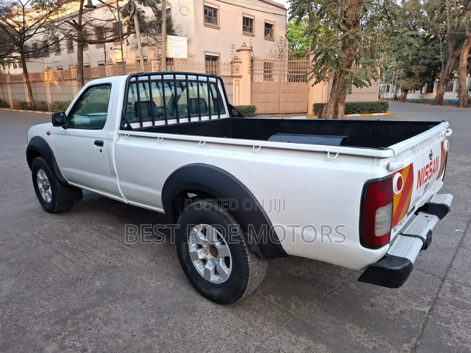 Nissan Hardbody 2015 White