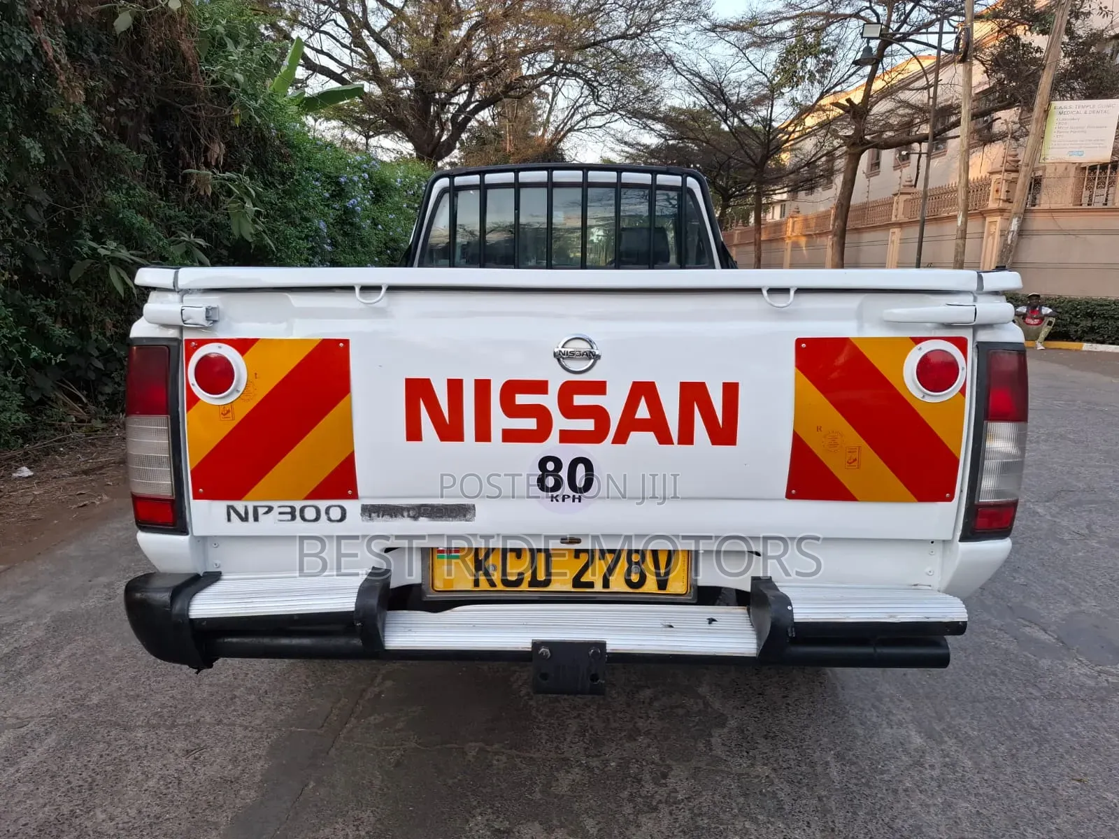 Nissan Hardbody 2015 White