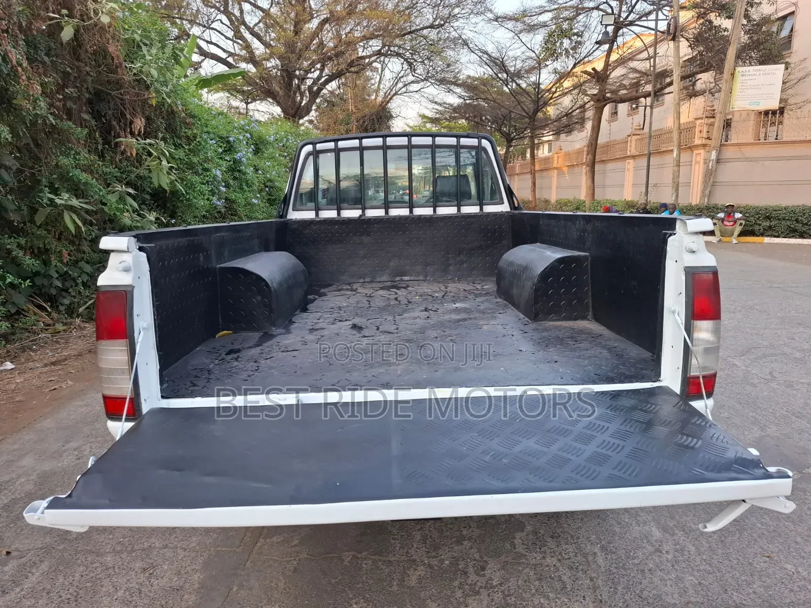 Nissan Hardbody 2015 White