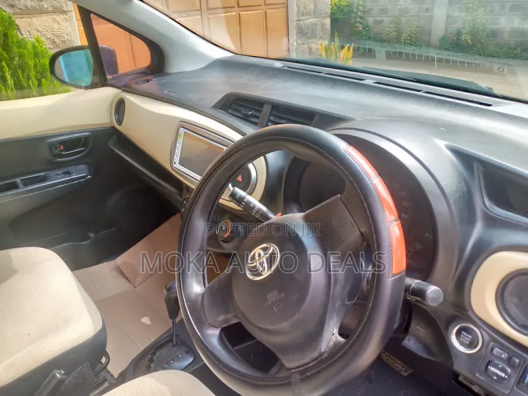 Toyota Vitz 1.0 FWD 5dr 2012 Black