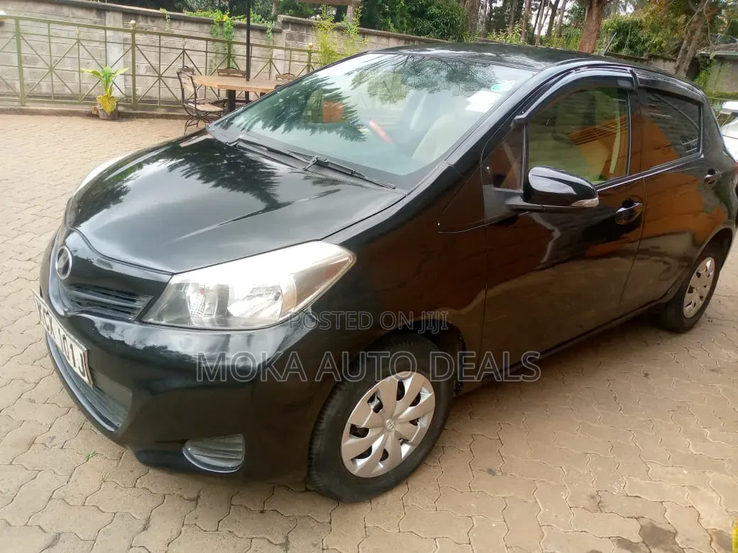 Toyota Vitz 1.0 FWD 5dr 2012 Black