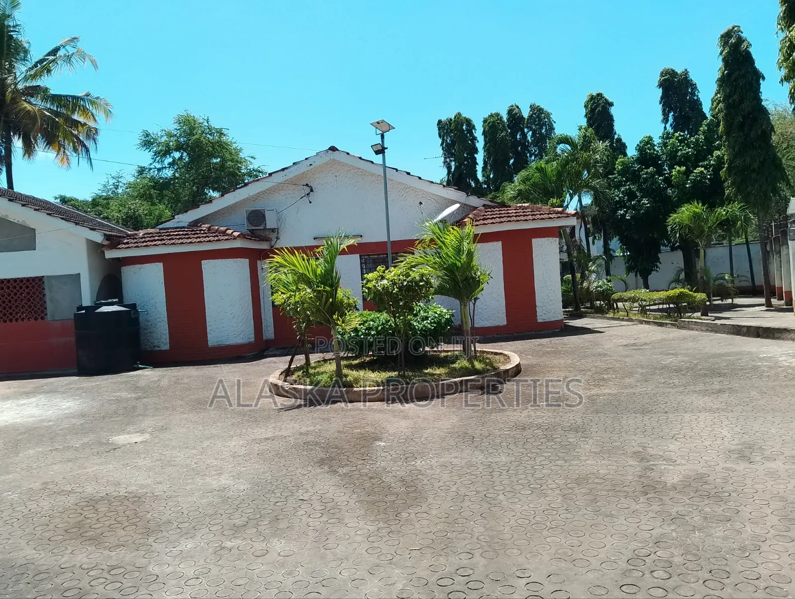 6bdrm Bungalow in Nyali Estate for sale