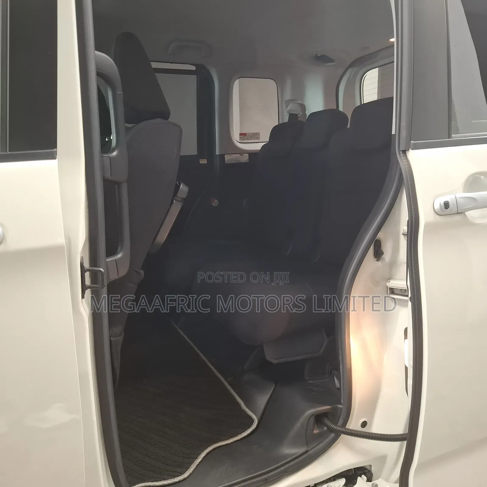 Toyota Tank 1.0 FWD 2019 White