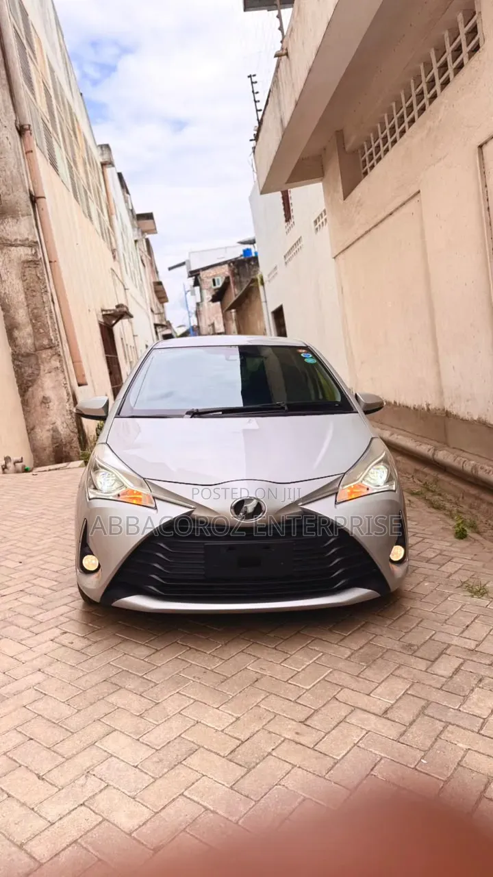 Toyota Vitz 2020 Silver