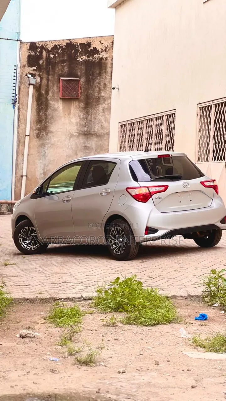 Toyota Vitz 2020 Silver