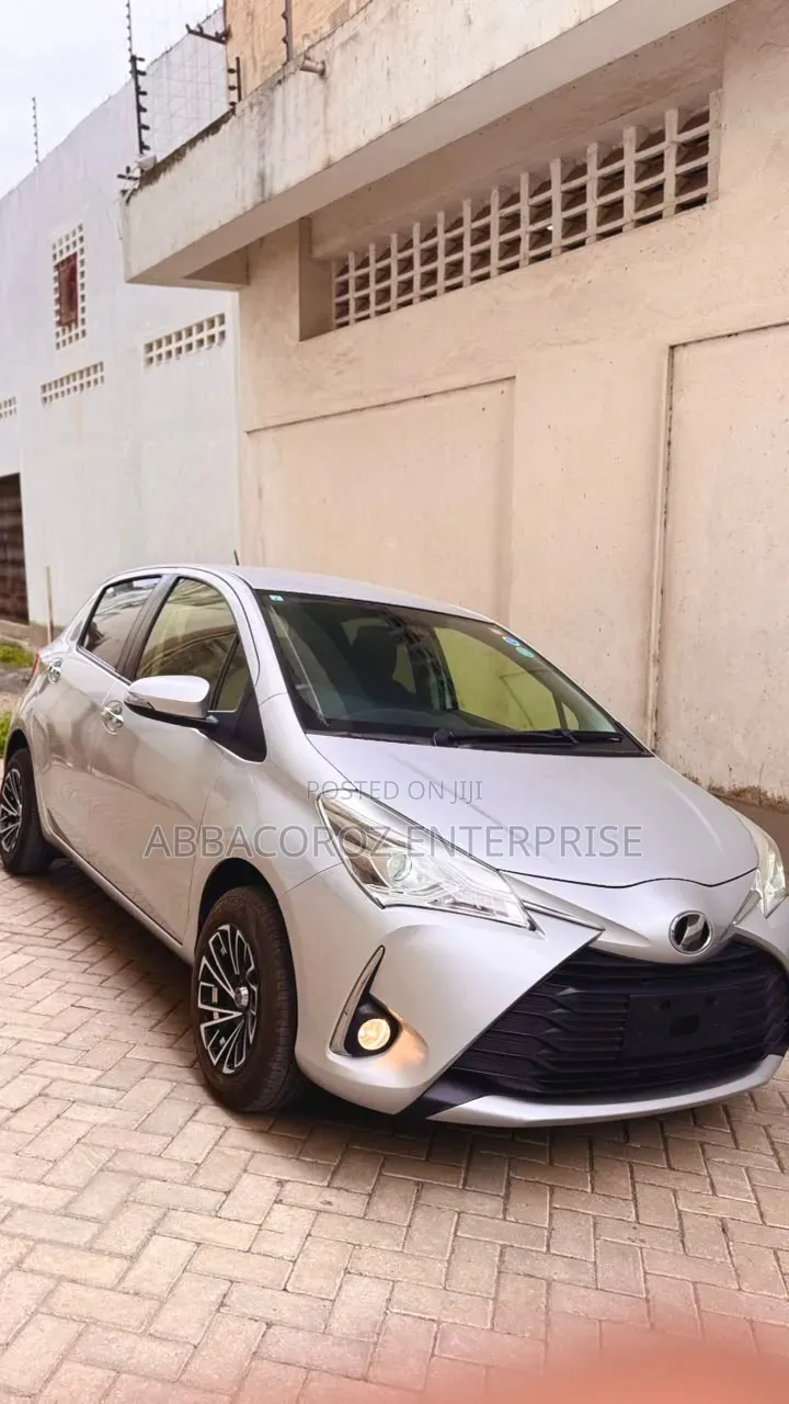 Toyota Vitz 2020 Silver