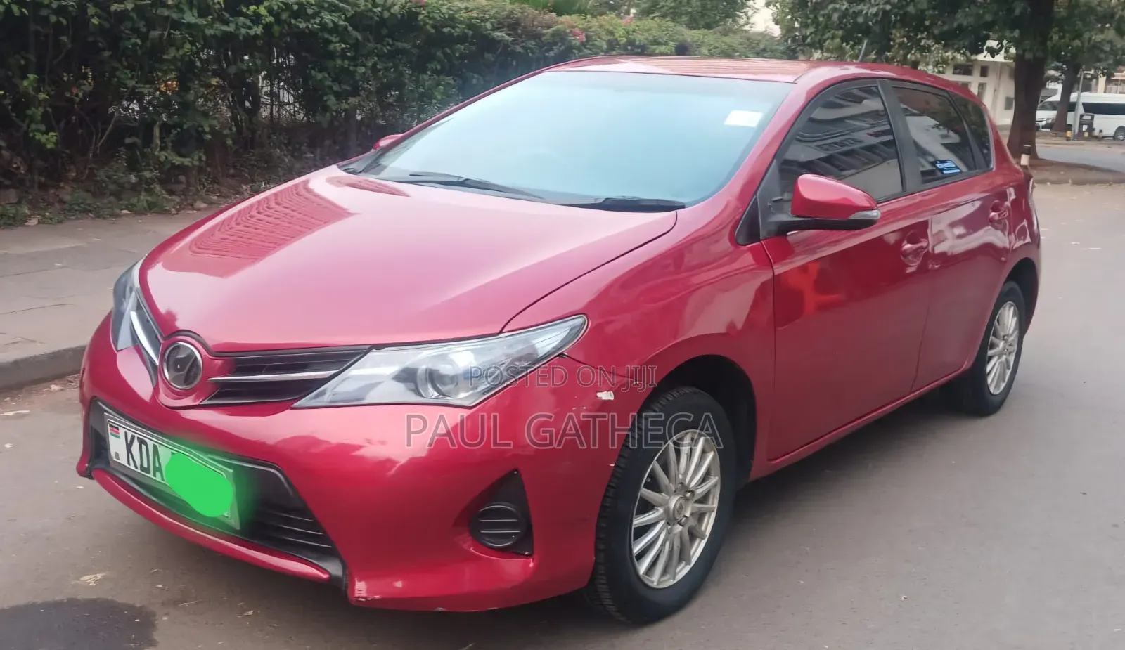 Toyota Auris 2013 Red