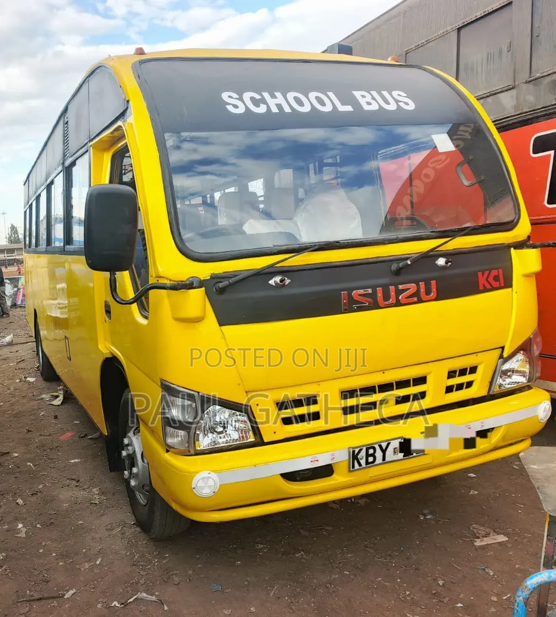 Isuzu NQR 2013 Yellow