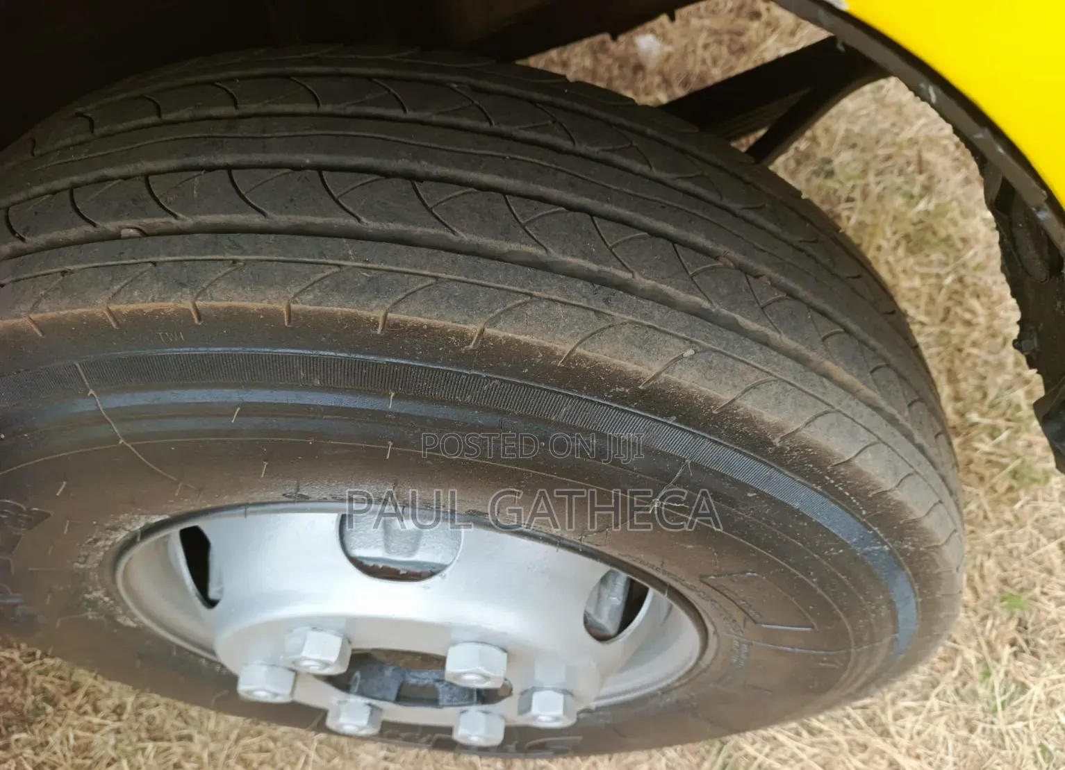 Isuzu NQR 2013 Yellow