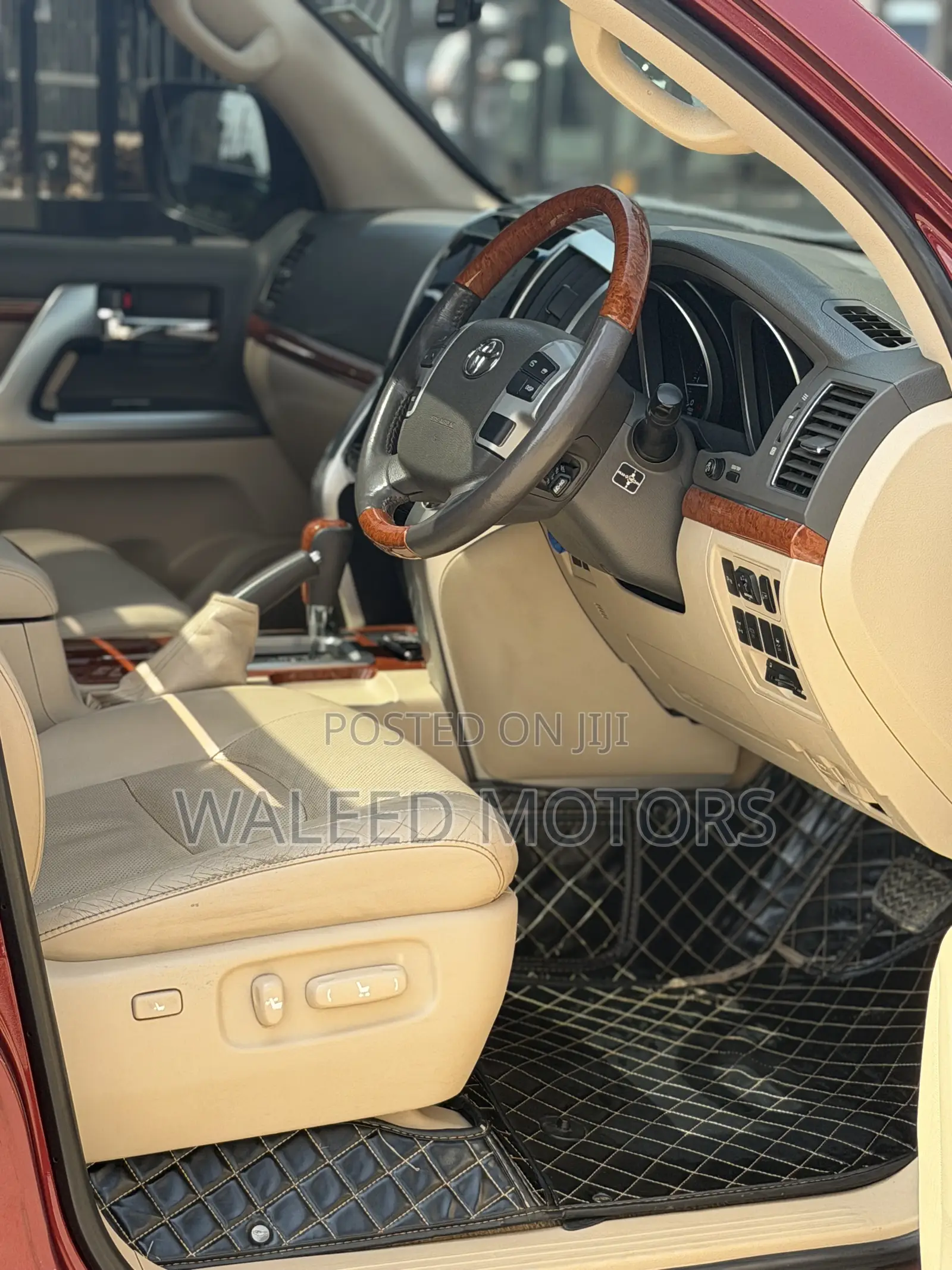 Toyota Land Cruiser 2014 Red