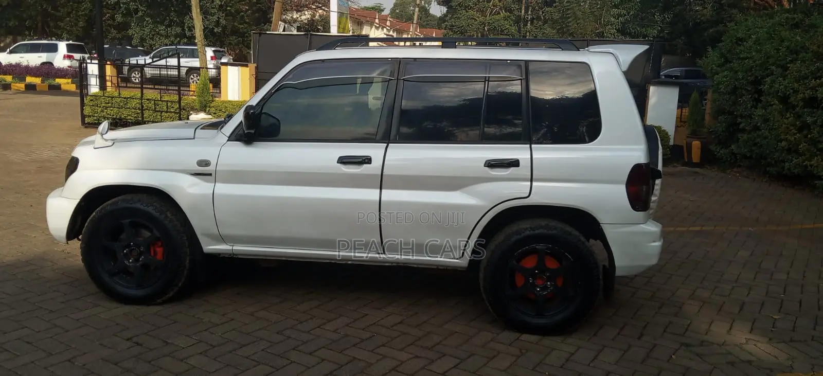 Mitsubishi Pajero 2002 White