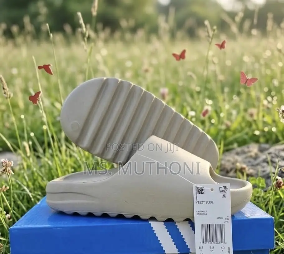 Brand New Yzy Foam Slides Size 40-45