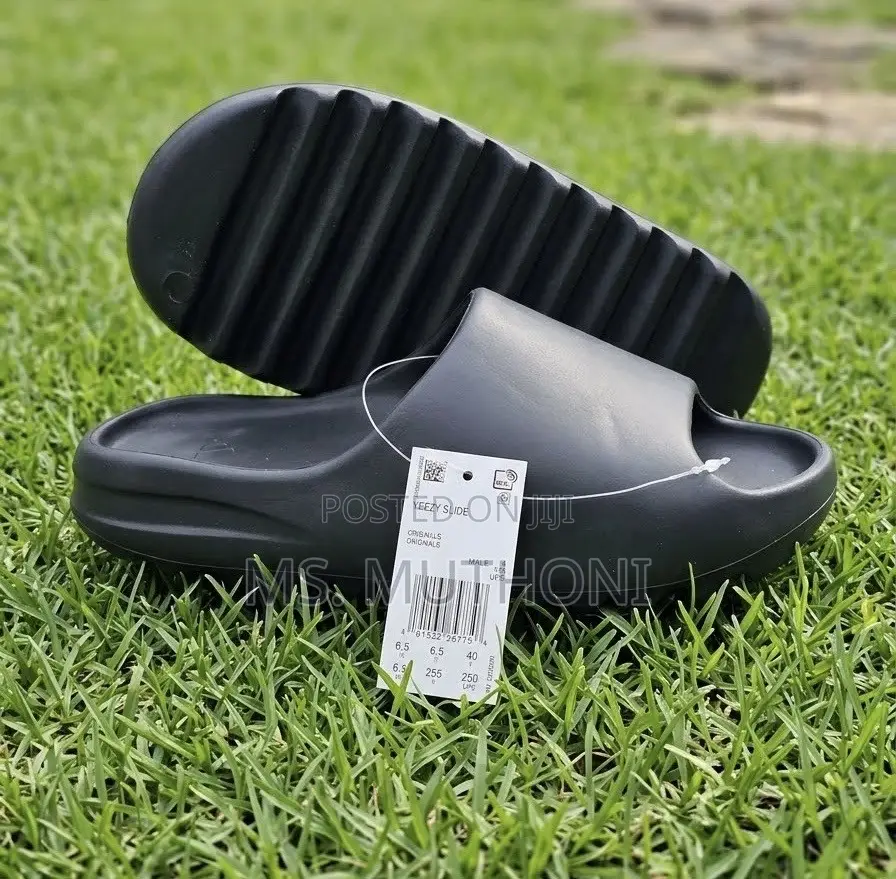 Brand New Yzy Foam Slides Size 40-45