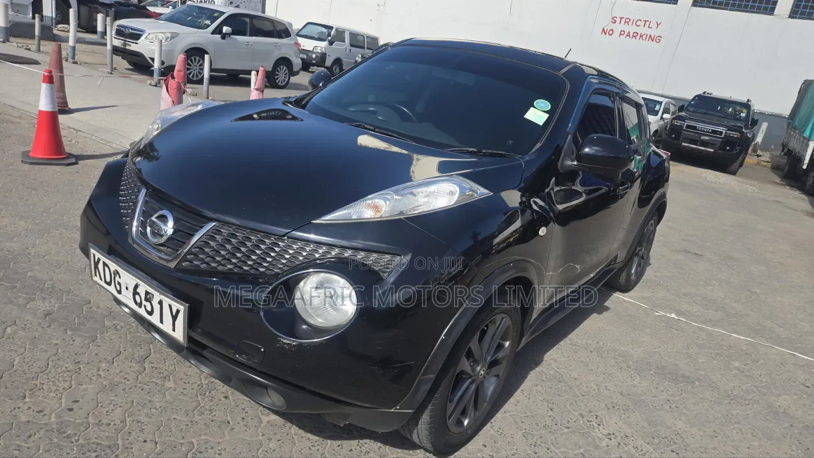 Nissan Juke S 4dr Hatchback AWD (1.6L 4cyl Turbo CVT) 2015 Black