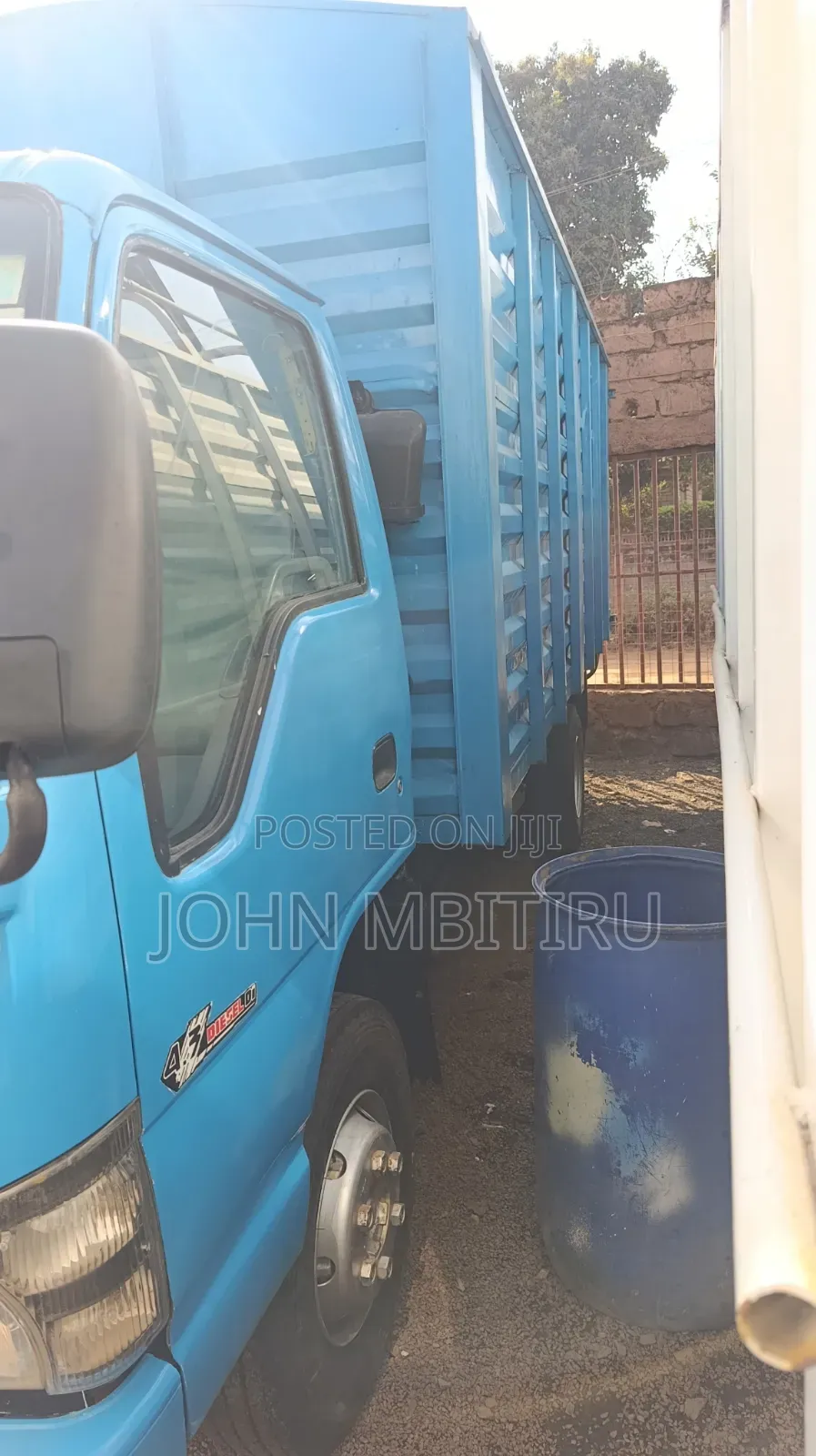 Isuzu NPR 2018 Blue