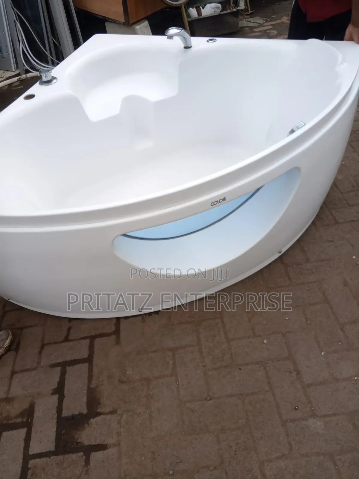 White Ceramic Jacuzzi