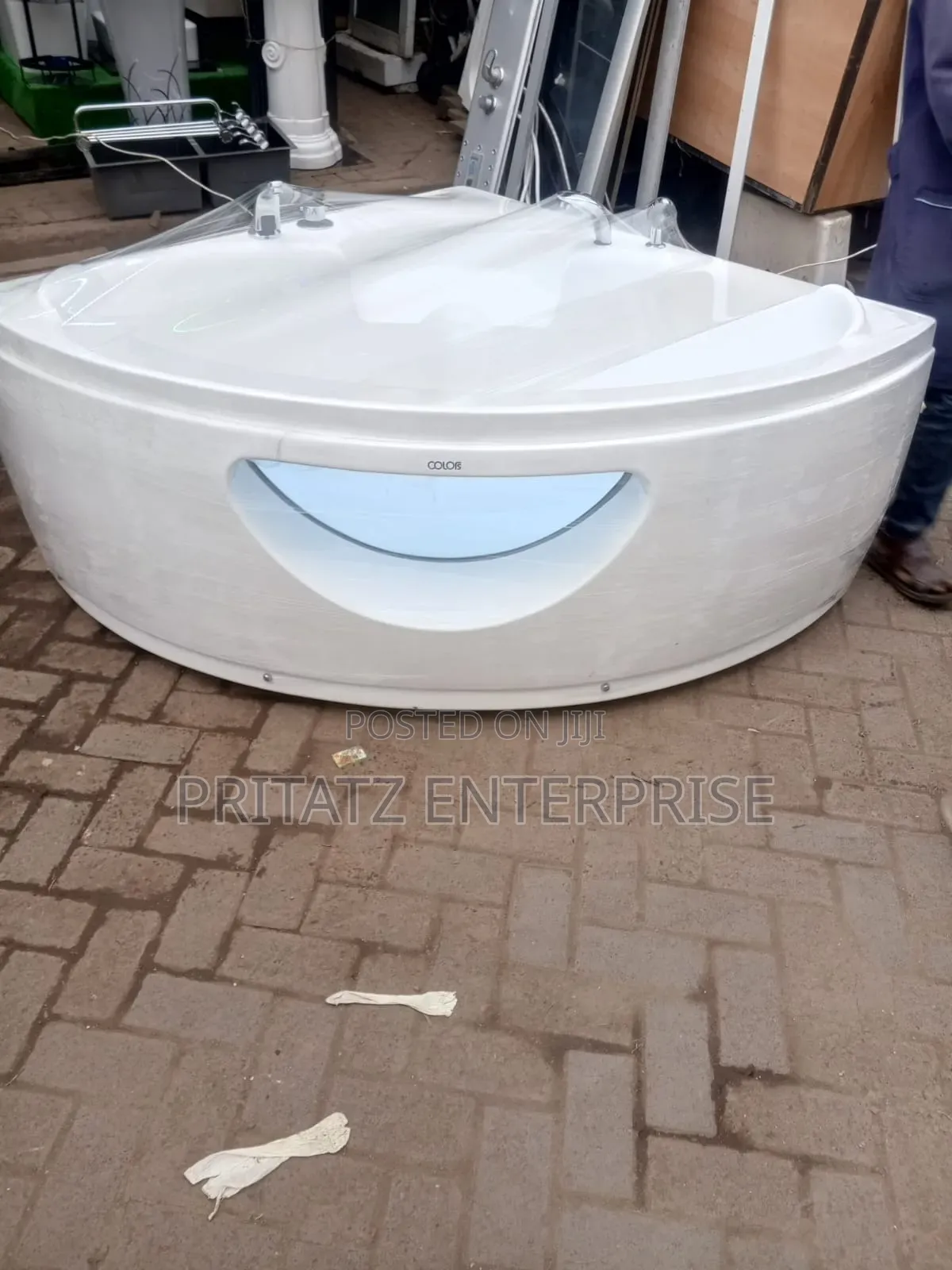 White Ceramic Jacuzzi